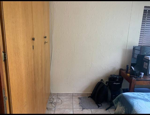 2 BEDROOM FLAT FOR SALE IN VANDERBIJLPARK SE 2